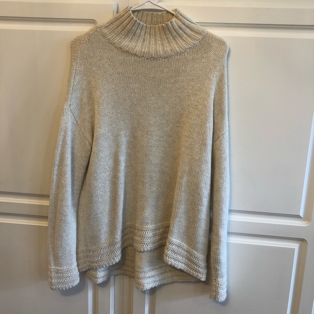Turtleneck high/low sweater